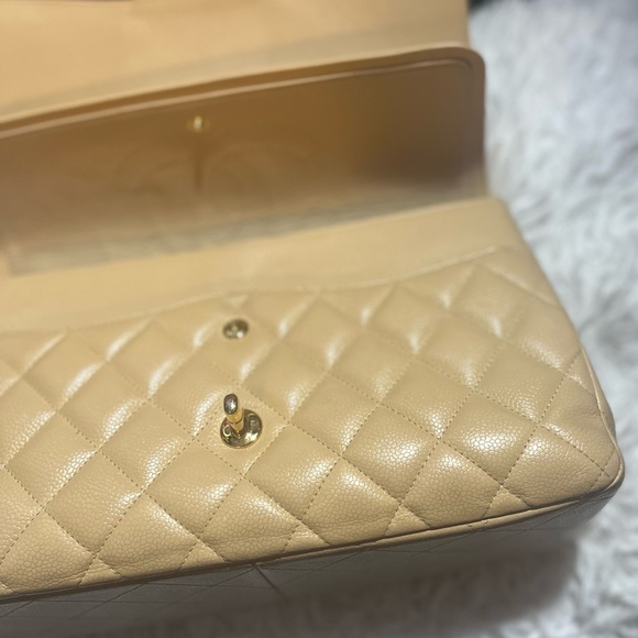 Chanel Jumbo Classic Double Flap Handbag. - Picture 2 of 11